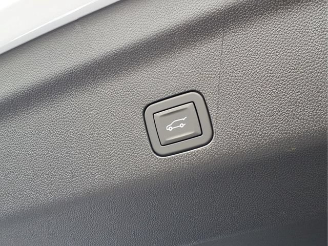 New 2026 Polar White Tricoat Chevrolet High Country image 23