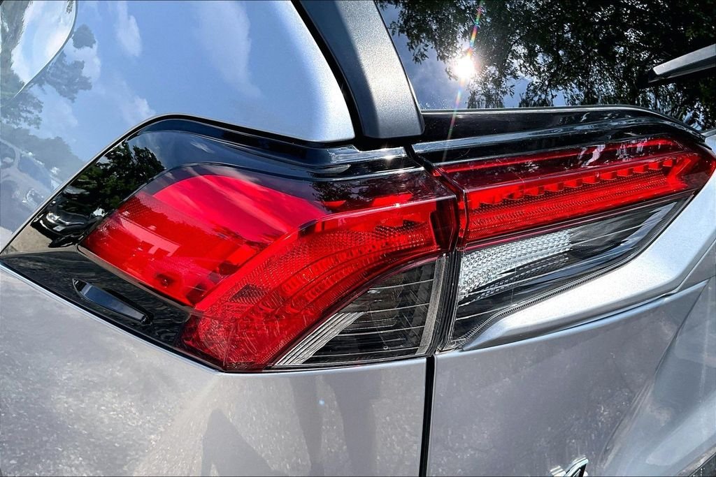 Used 2021 Silver Toyota XLE Premium image 29