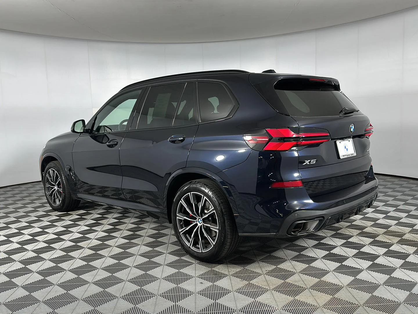 Used 2025 Carbon Black Metallic BMW xDrive40i image 20