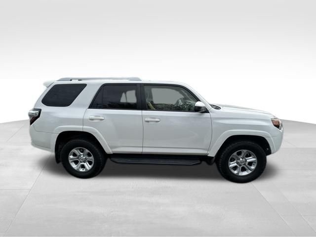 Used 2016 White Toyota SR5 image 8