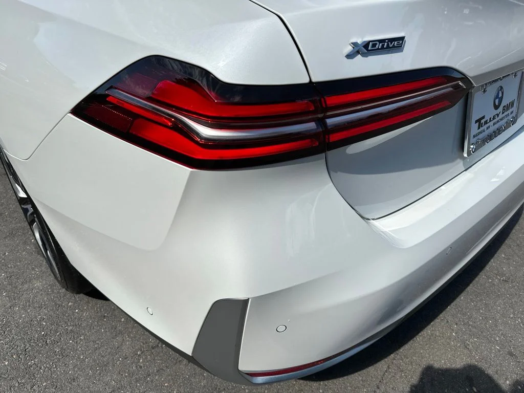 Used 2026 Mineral White Metallic BMW 530i xDrive image 27