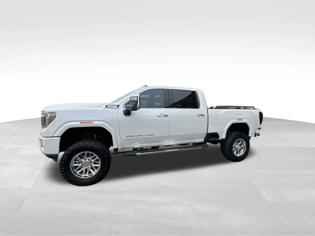 Used 2020 White GMC Denali image 3