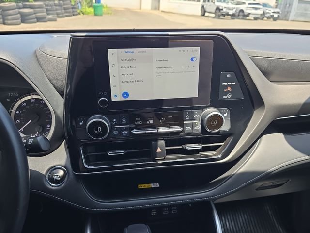 Used 2023  Toyota XLE image 21