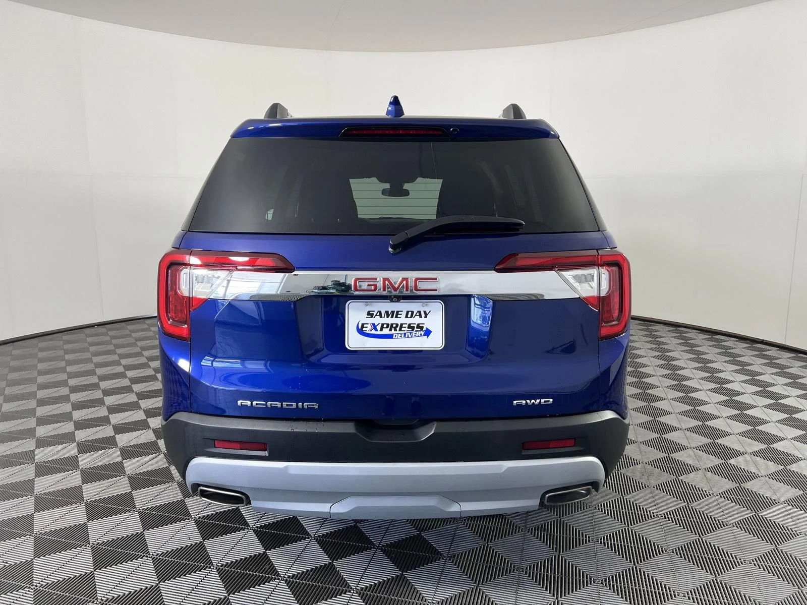 Used 2023 Ultra Blue Metallic GMC SLE image 30