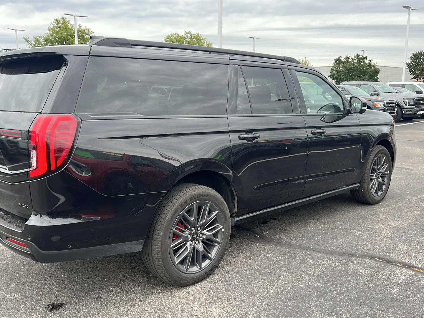 Used 2025 Agate Black Ford Platinum image 5