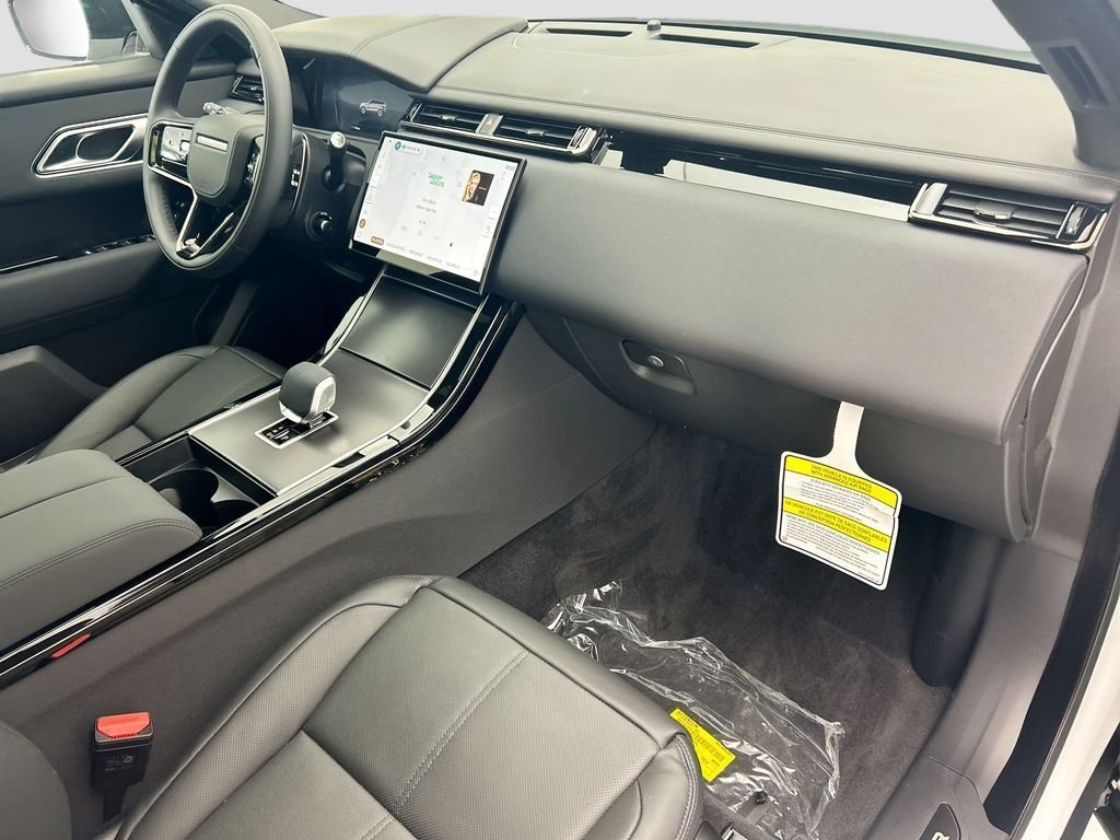 New 2026 Fuji White LAND ROVER Dynamic SE image 16