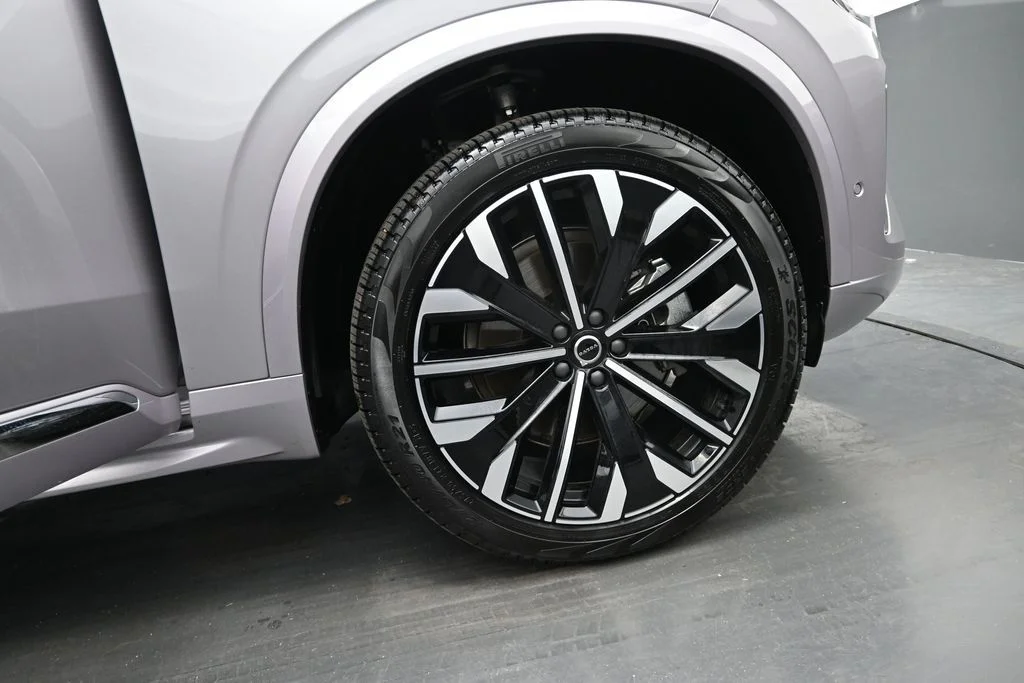 New 2026 Aurora Silver Volvo Plus image 18