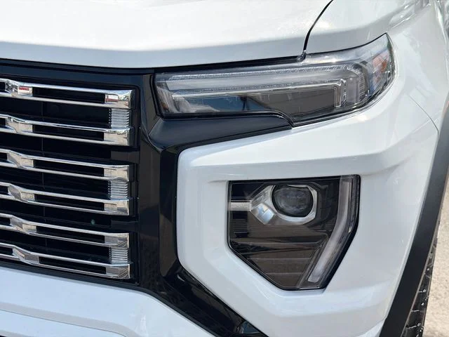 Used 2023 White GMC Denali image 10