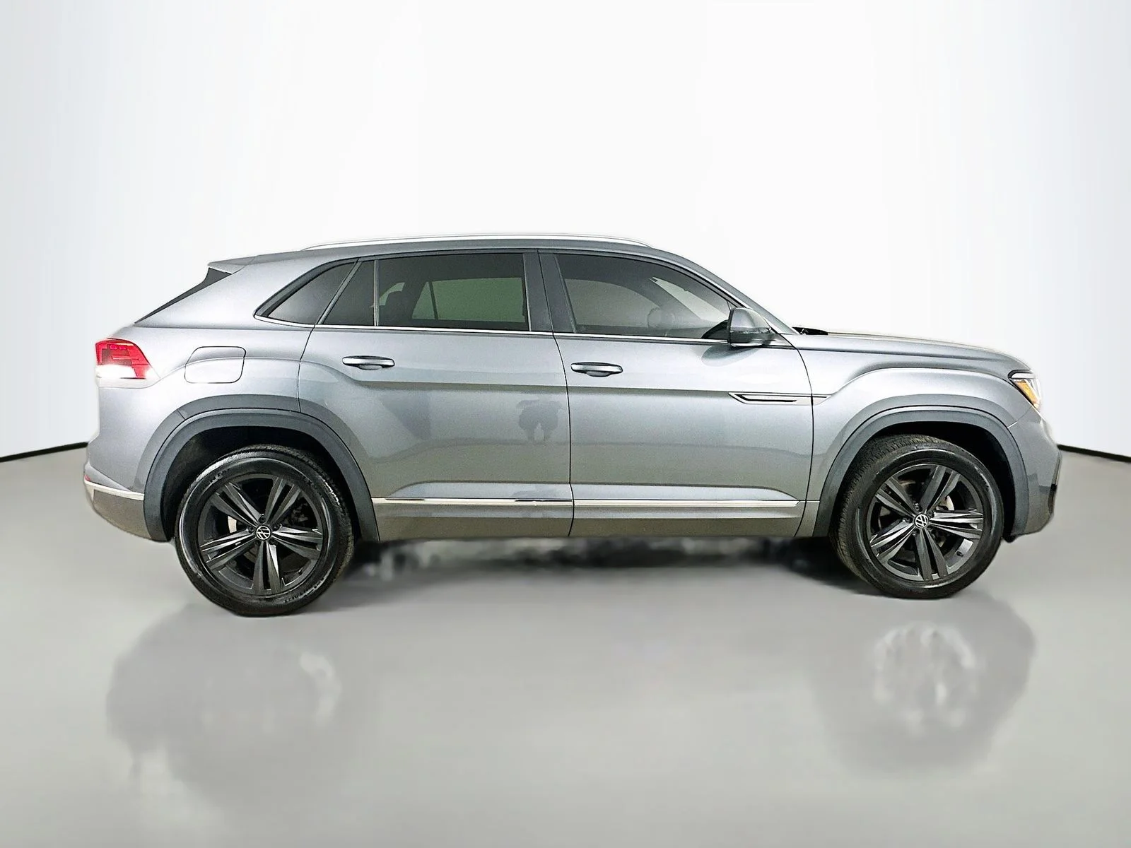 Used 2020 Gray Volkswagen  image 4