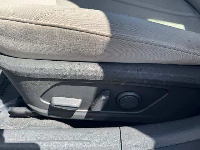 Used 2025 White Hyundai SEL image 21