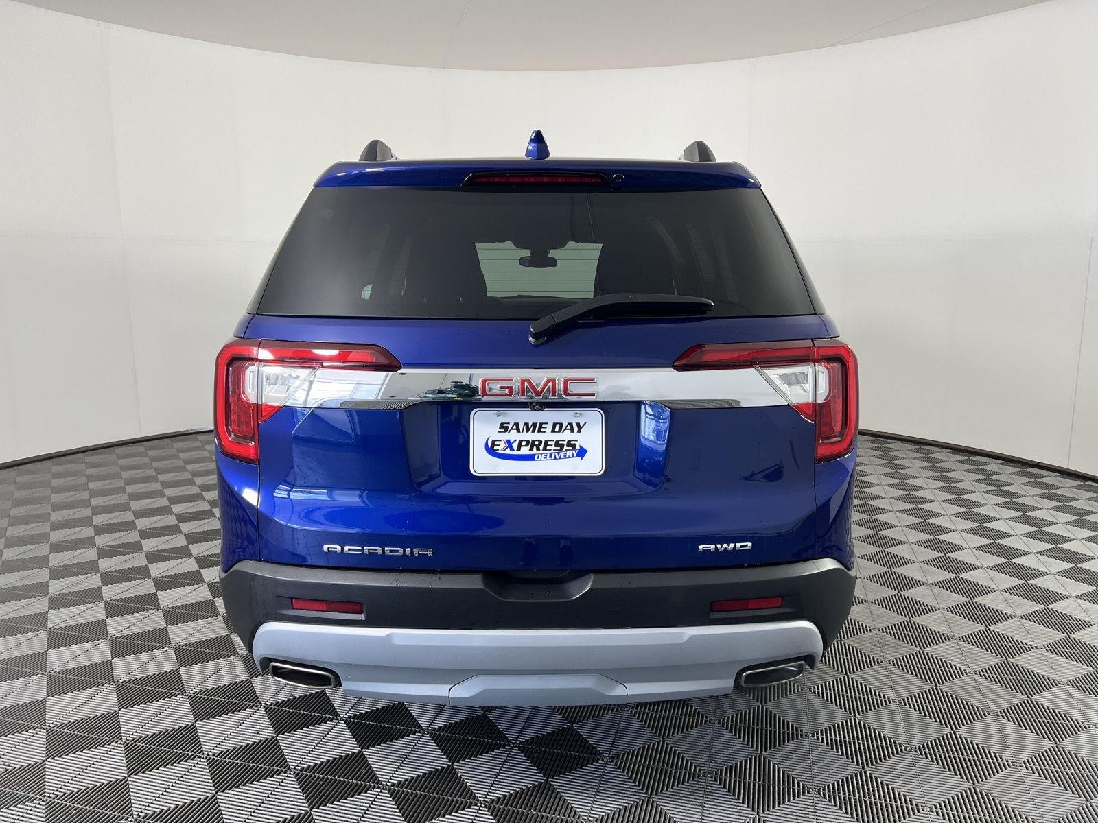 Used 2023 Ultra Blue Metallic GMC SLE image 30