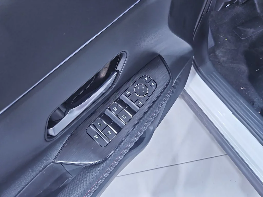 2025 Nissan Kicks SR AWD - Photo 11