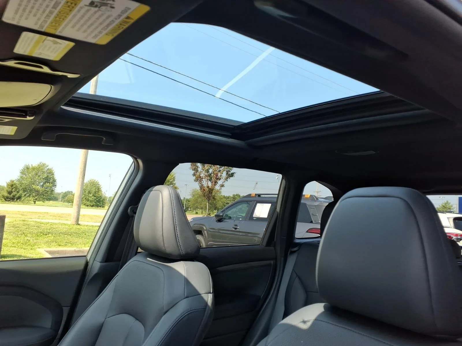 Used 2025 River Rock Pearl Subaru Limited image 25