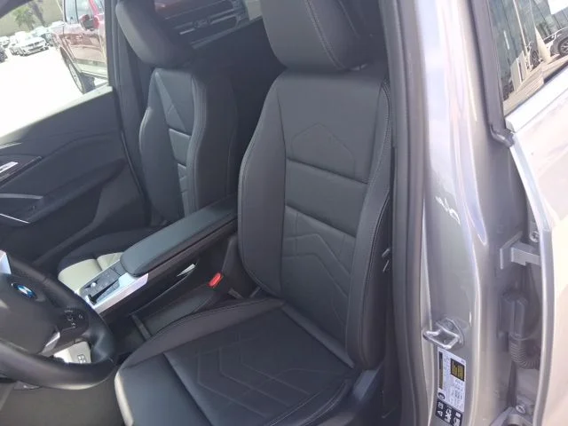 Used 2024  BMW xDrive28i image 14