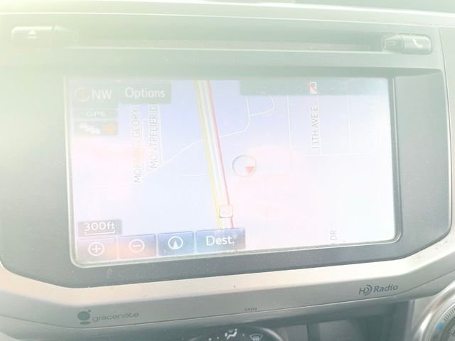 Used 2014 White Toyota SR5 image 23