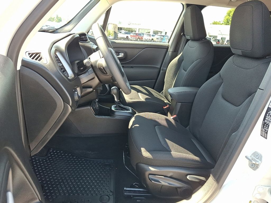 Used 2023 White Jeep Latitude image 14