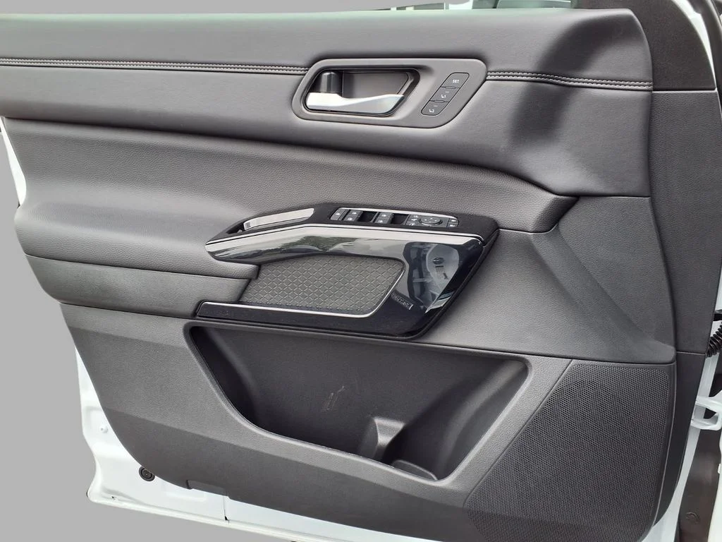 New 2026 Everest White Pearl TriCoat Nissan Platinum image 18