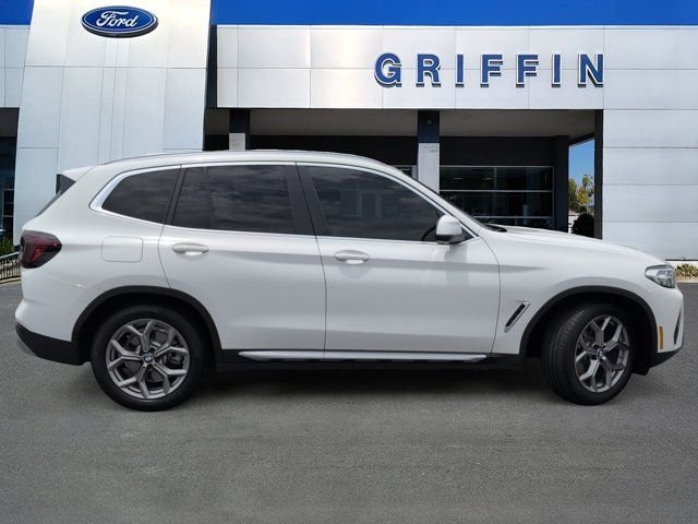 Used 2022 White BMW sDrive30i image 3