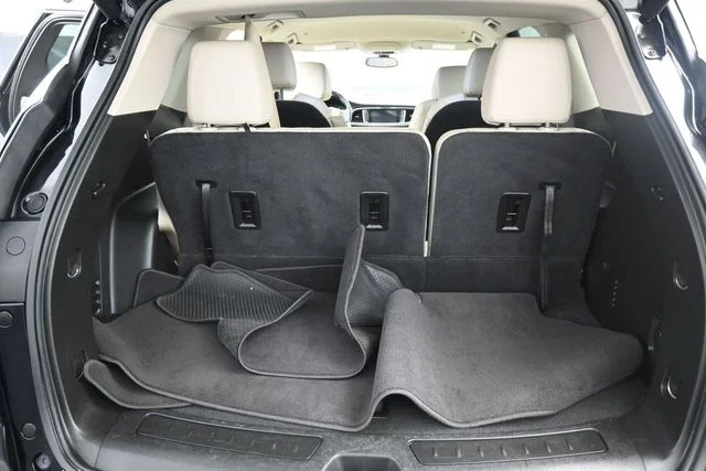 Used 2019 Black Buick Essence image 12