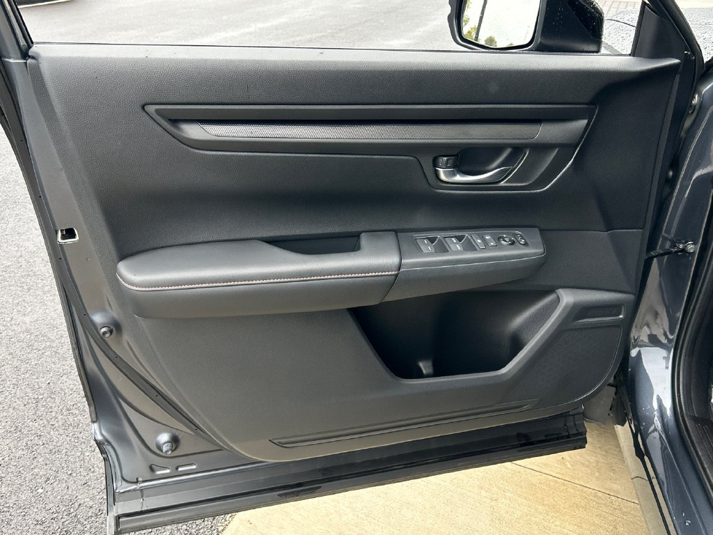 Used 2025  Honda Sport image 10