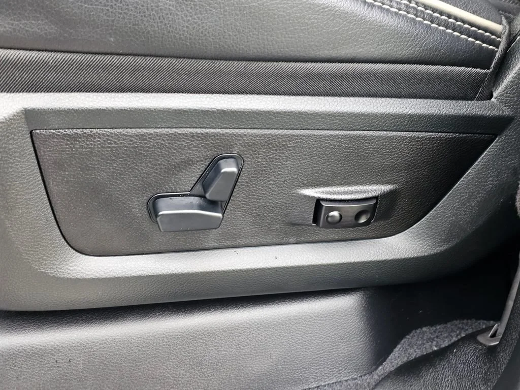 Used 2019  Ram Laramie image 23