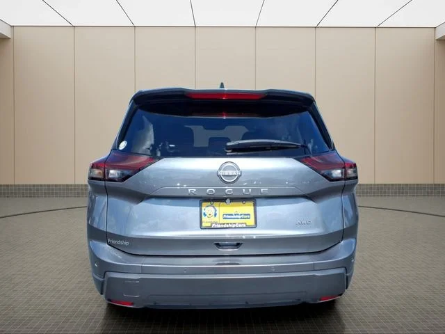 Used 2024 Gray Nissan S image 5