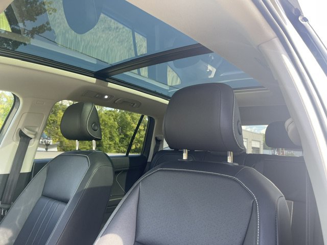 Used 2022 Gray Volkswagen SE image 15