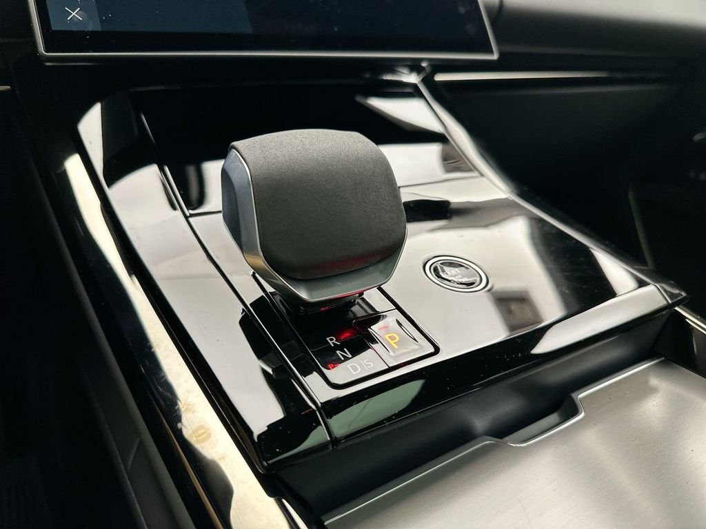 New 2026 Borasco Grey Land Rover SE image 12