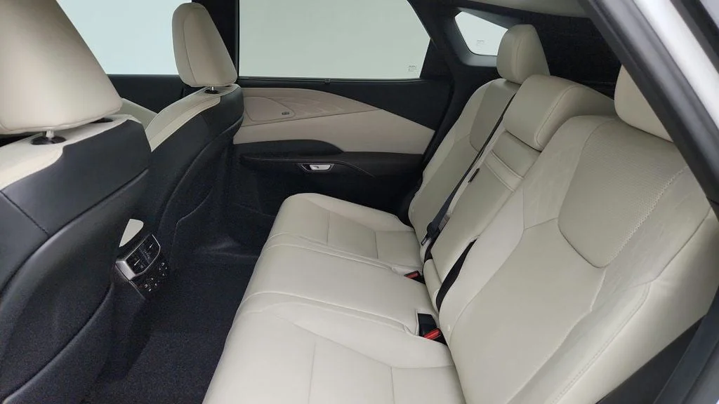Used 2023 Eminent White Pearl Lexus RX 350h Luxury AWD w/ Mark Levinson Audio & LED Headlamps image 19