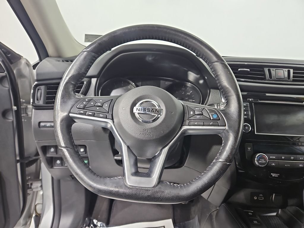 Used 2018 Silver Nissan SL image 15