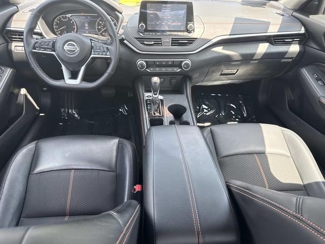 Used 2021 Silver Nissan 2.5 SR image 16