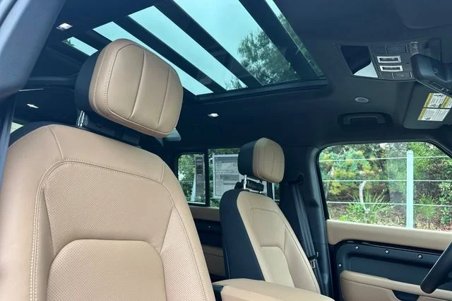New 2026 Santorini Black Land Rover X image 15