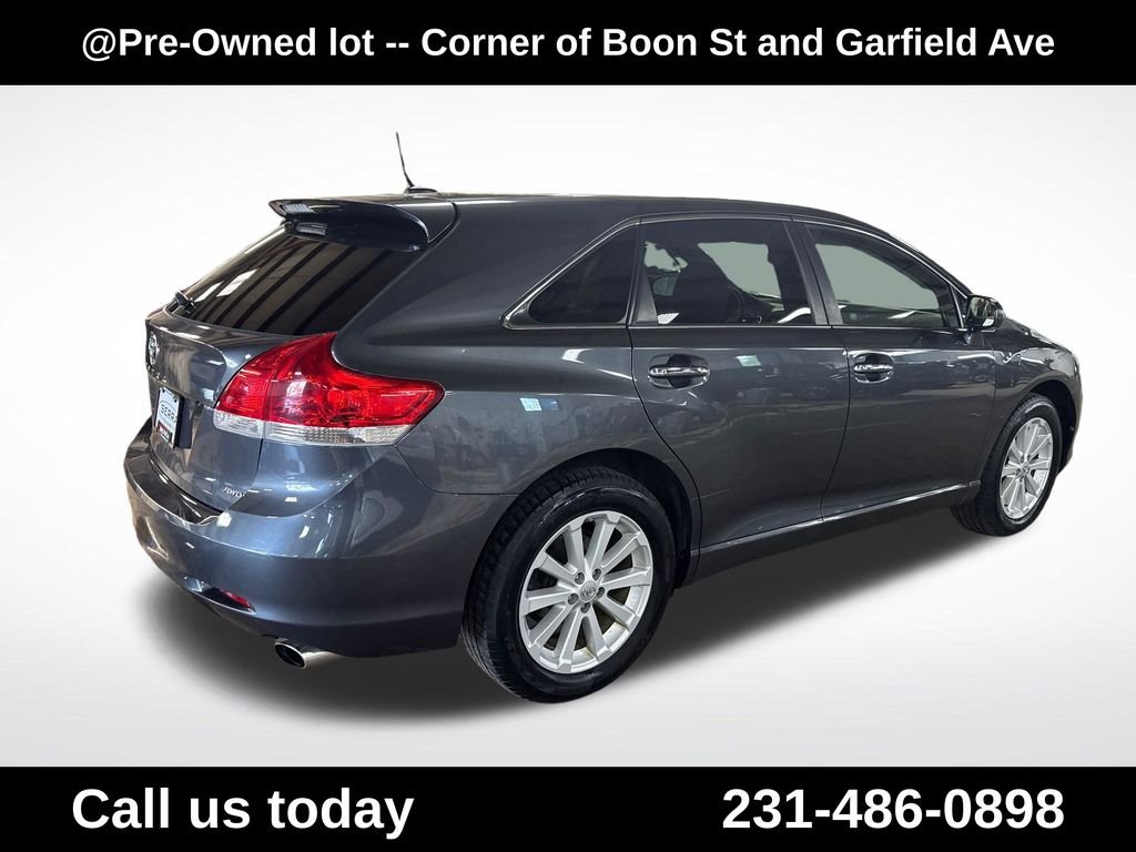 Used 2010  Toyota Base image 5