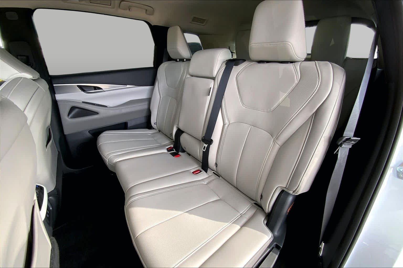 Used 2026 Radiant White INFINITI PURE image 21