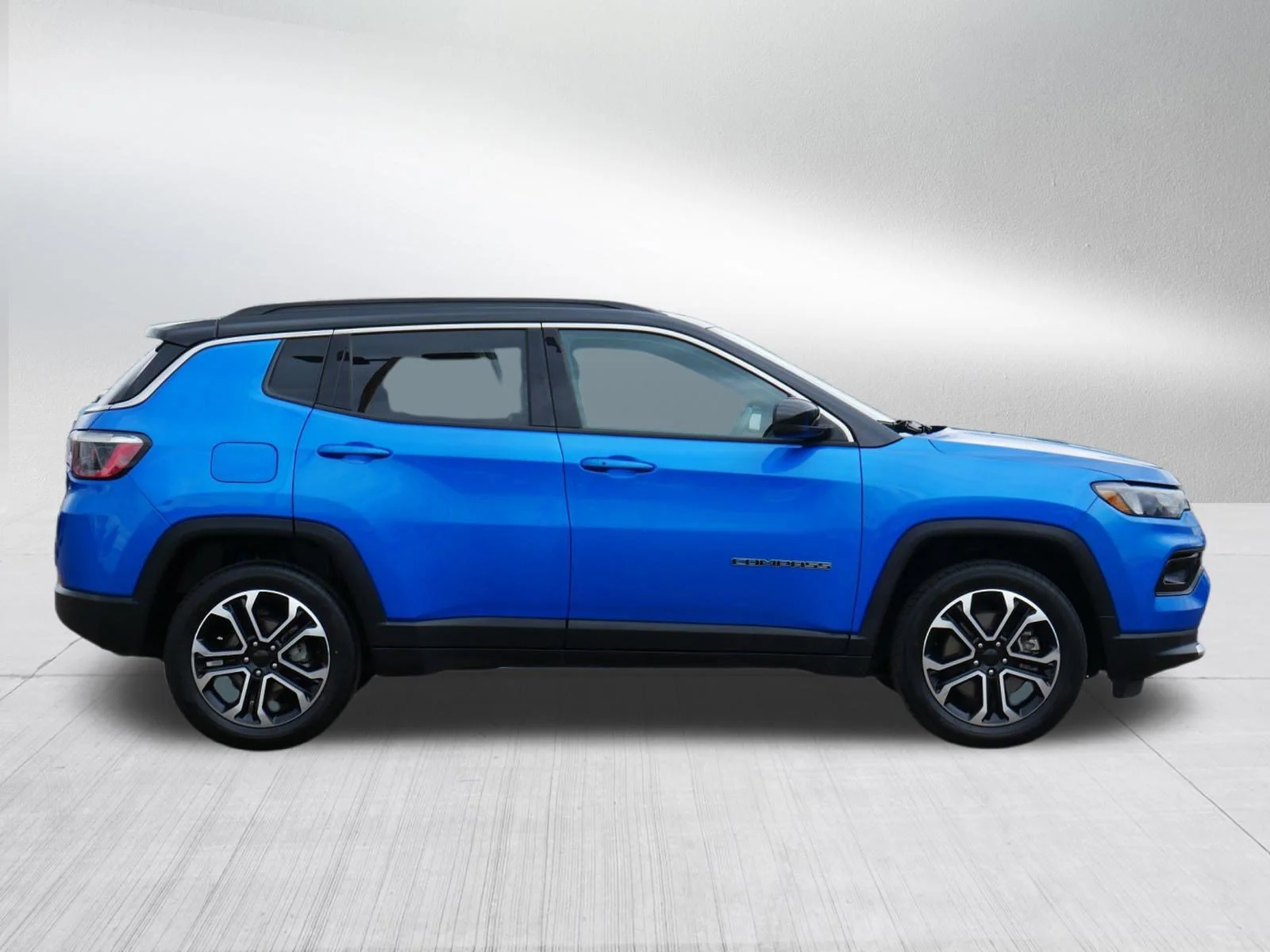 Certified Used 2024 Hydro Blue Pearlcoat Jeep Limited image 8