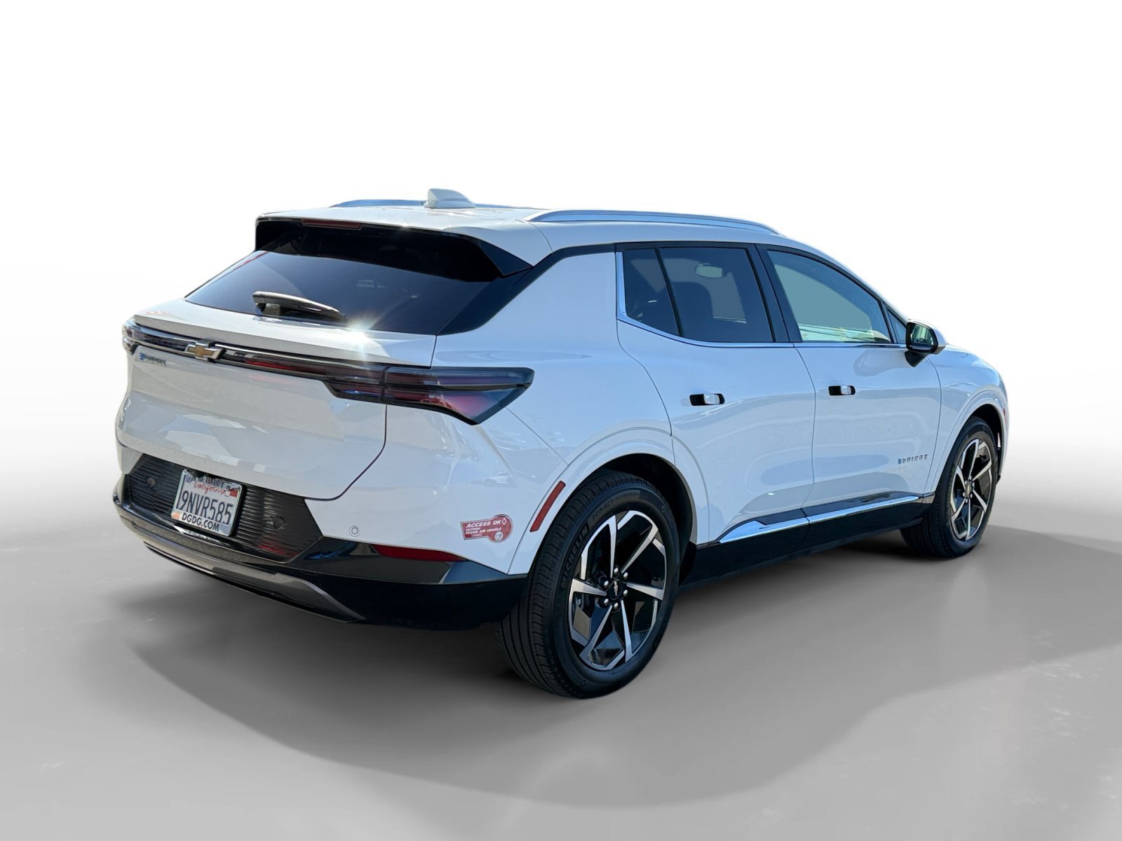Used 2024 Summit White Chevrolet LT image 5