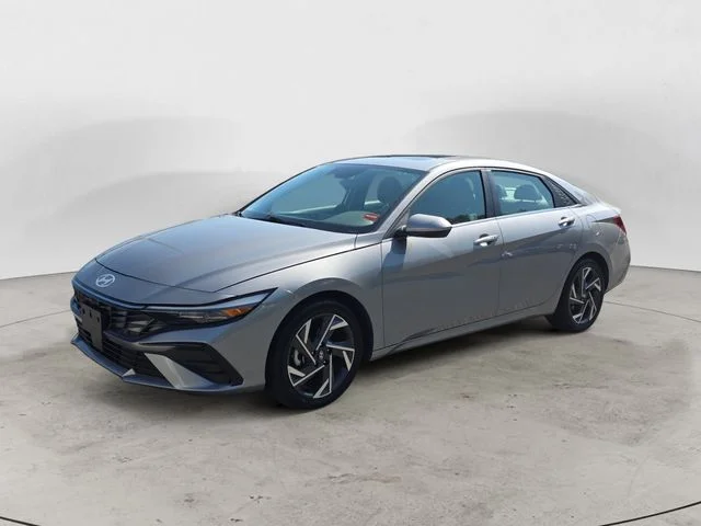 Used 2025  Hyundai SEL Convenience image 1