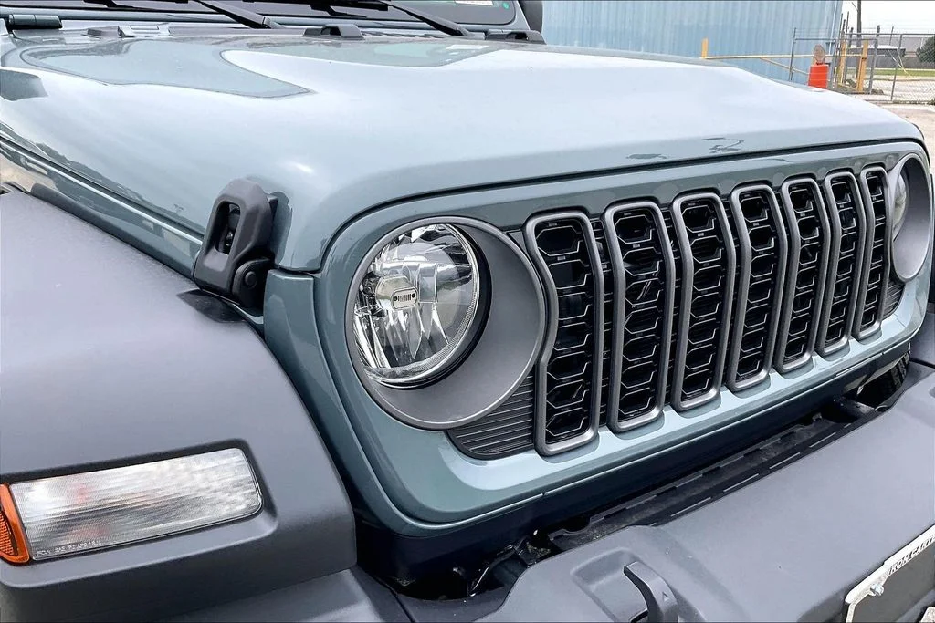 New 2026 Jeep Wrangler Sport 4D Sport Utility