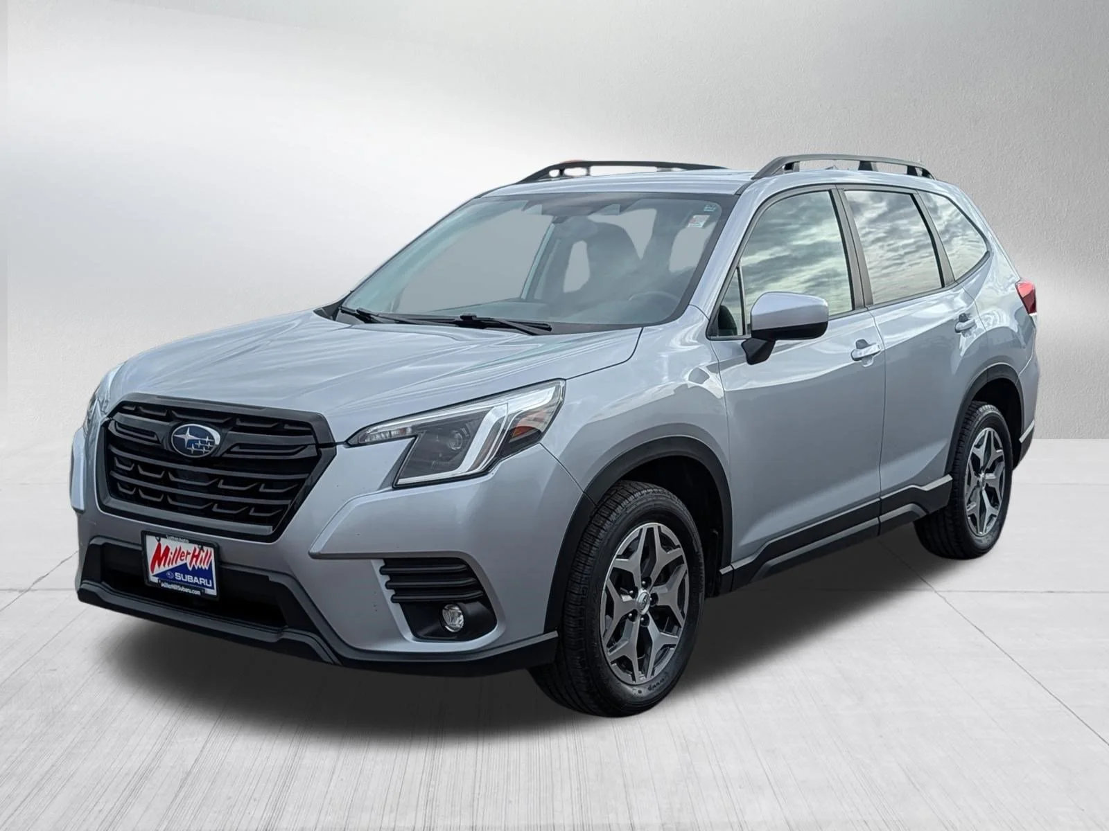 Used 2024 Ice Silver Metallic Subaru Premium image 3