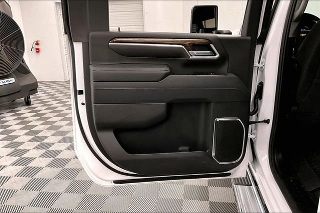 Used 2025 Summit White Chevrolet LT image 22