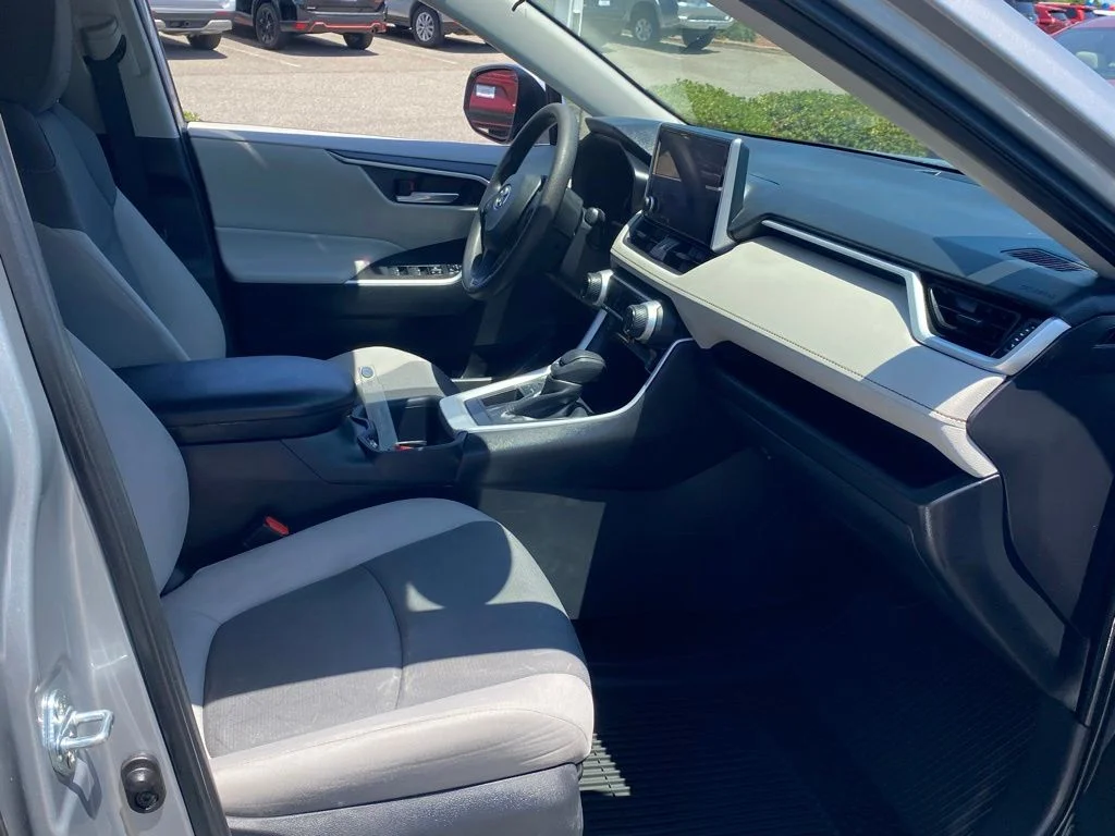 Used 2025 Silver Toyota XLE image 18