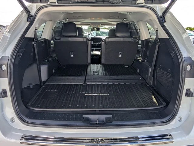 Used 2023 Beige Toyota XLE image 10