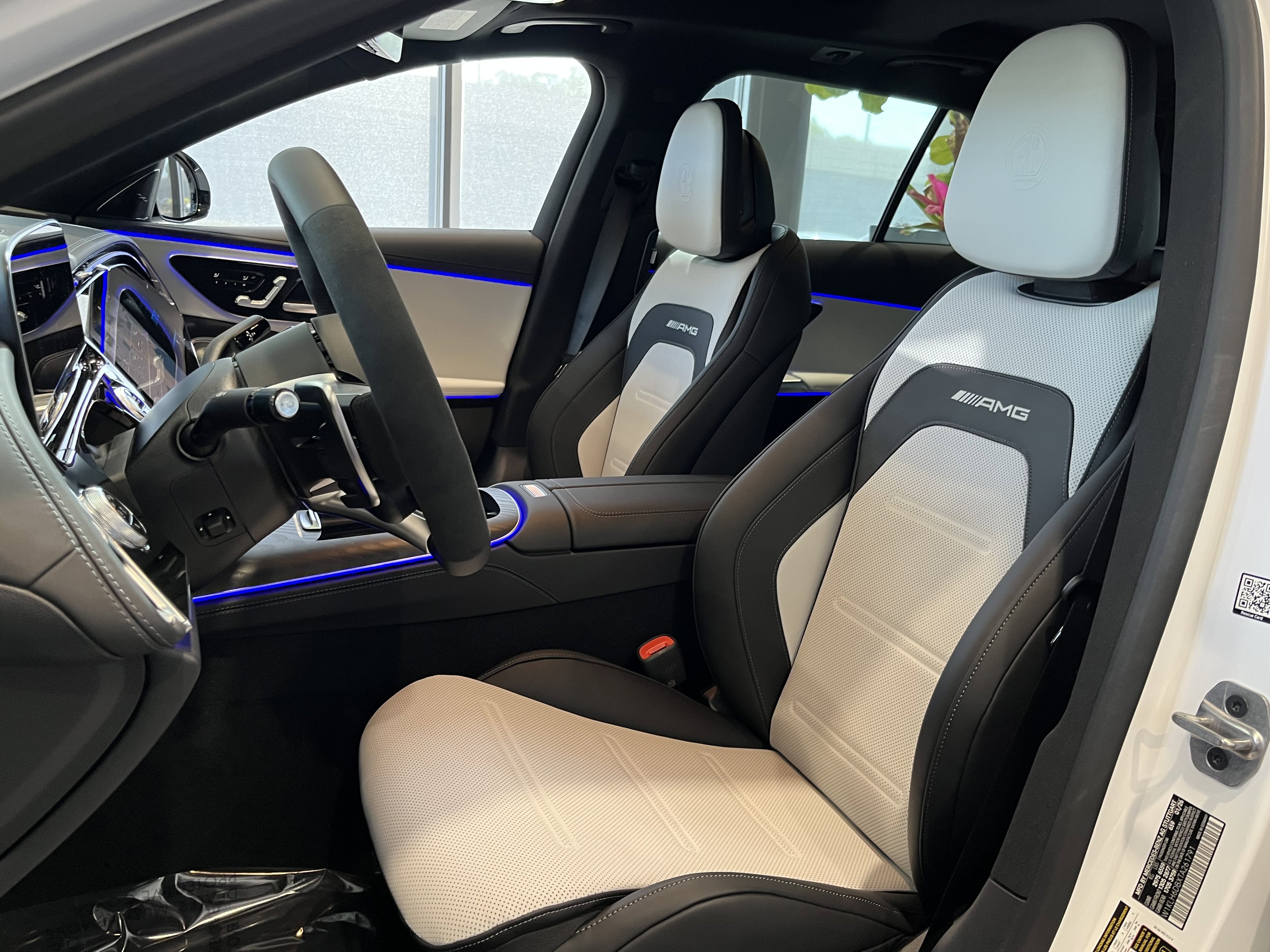 New 2026 MANUFAKTUR Moonlight White Magno Mercedes-Benz AMG® E 53 E image 13