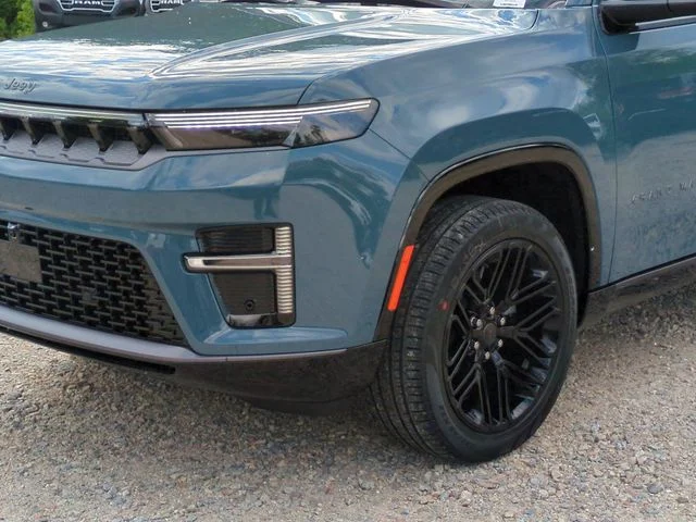 New 2026 Steel Blue Exterior Paint Jeep Limited Reserve image 9