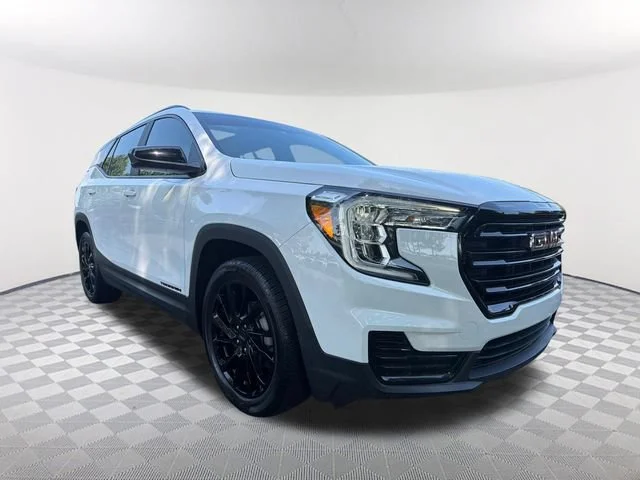 Used 2023 Summit White GMC SLE image 3