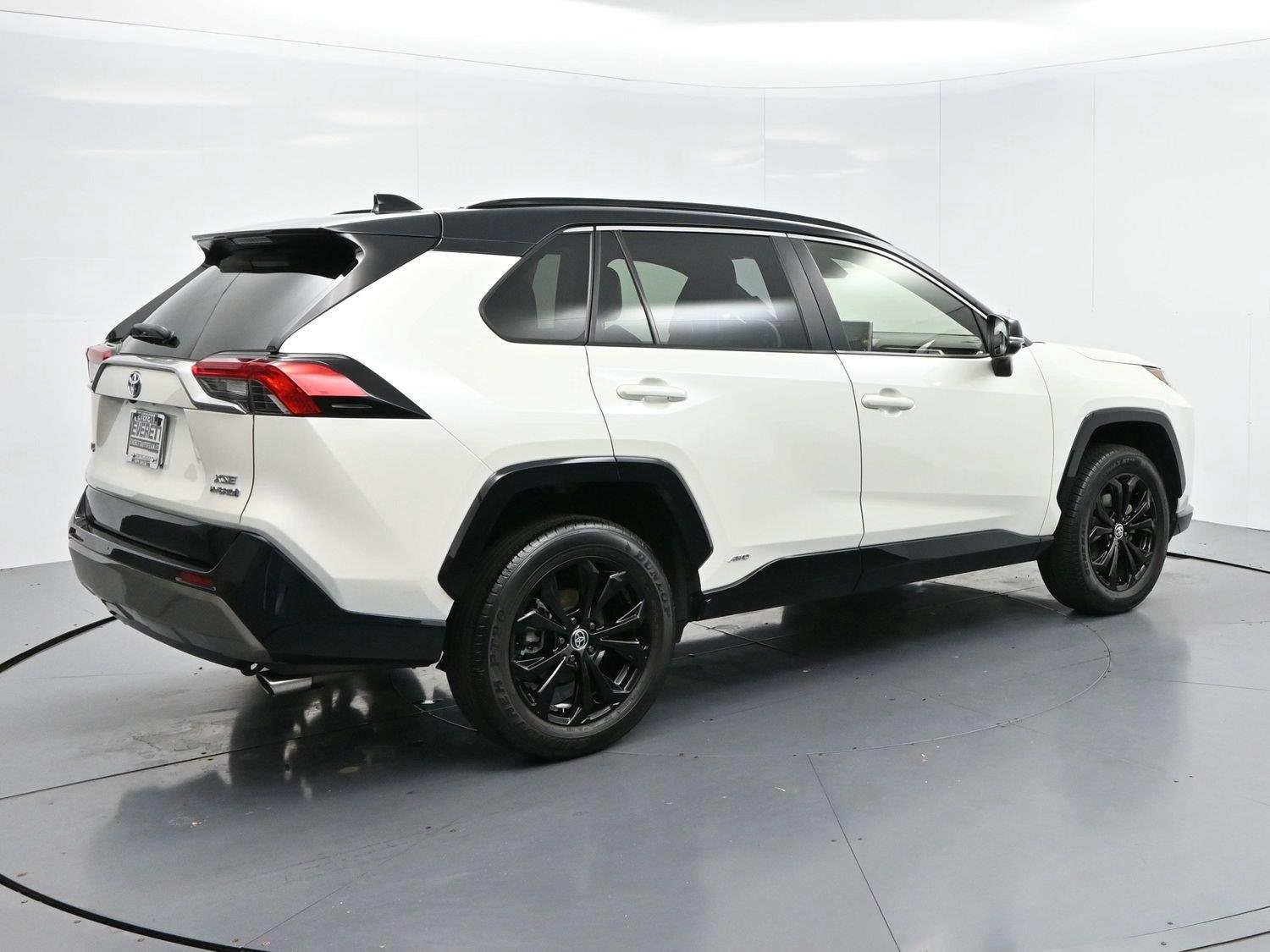 Used 2022  Toyota Hybrid XSE image 7