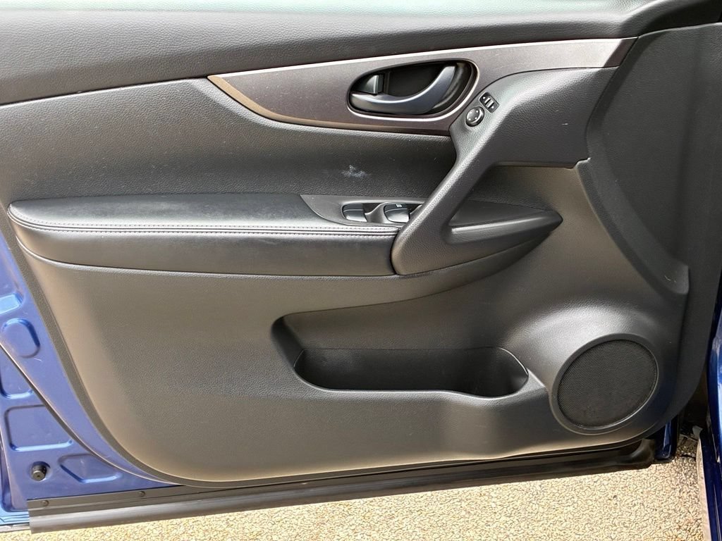 Used 2019 Blue Nissan S image 18