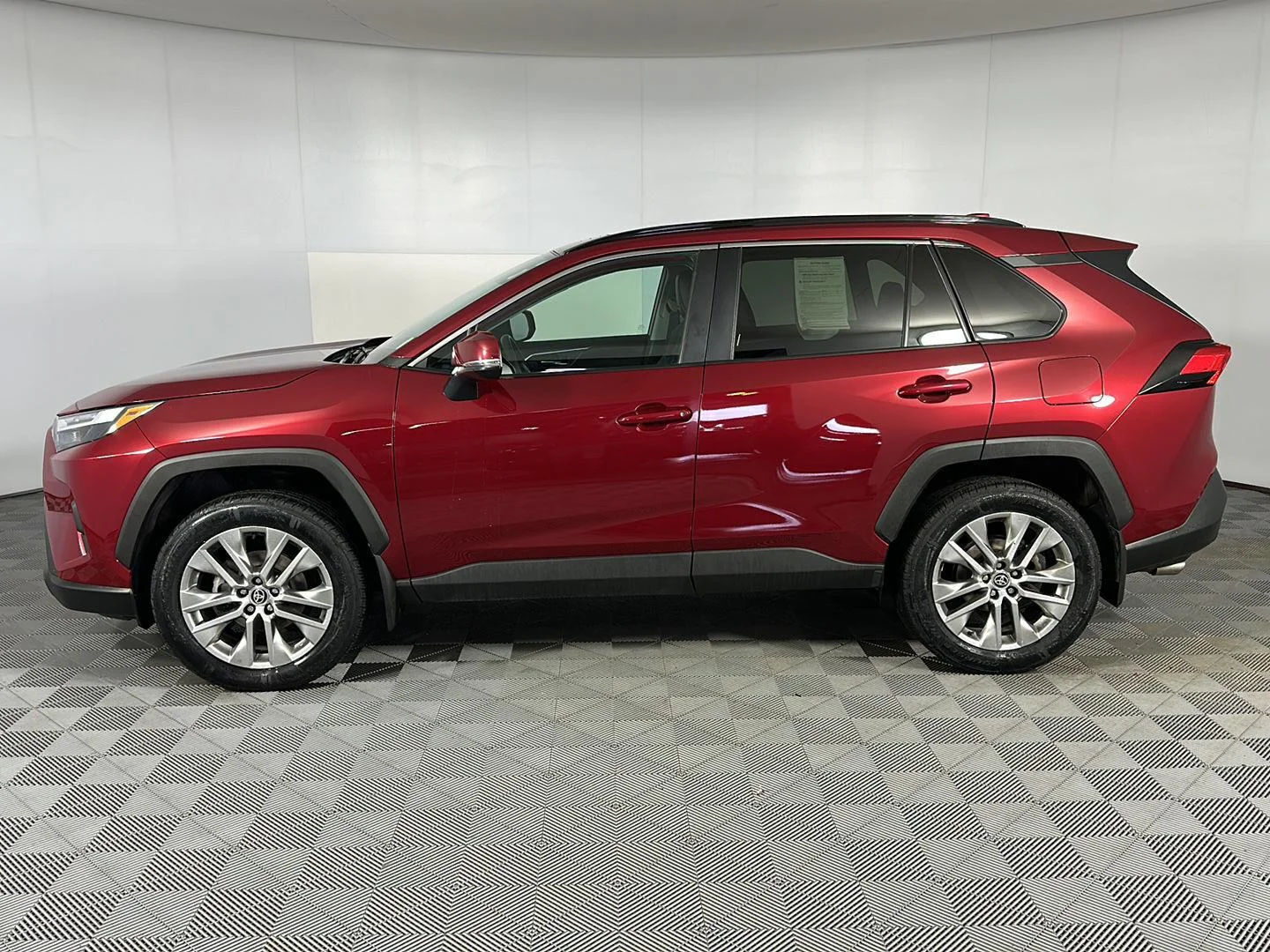 Used 2024 Ruby Flare Pearl Toyota XLE Premium image 5
