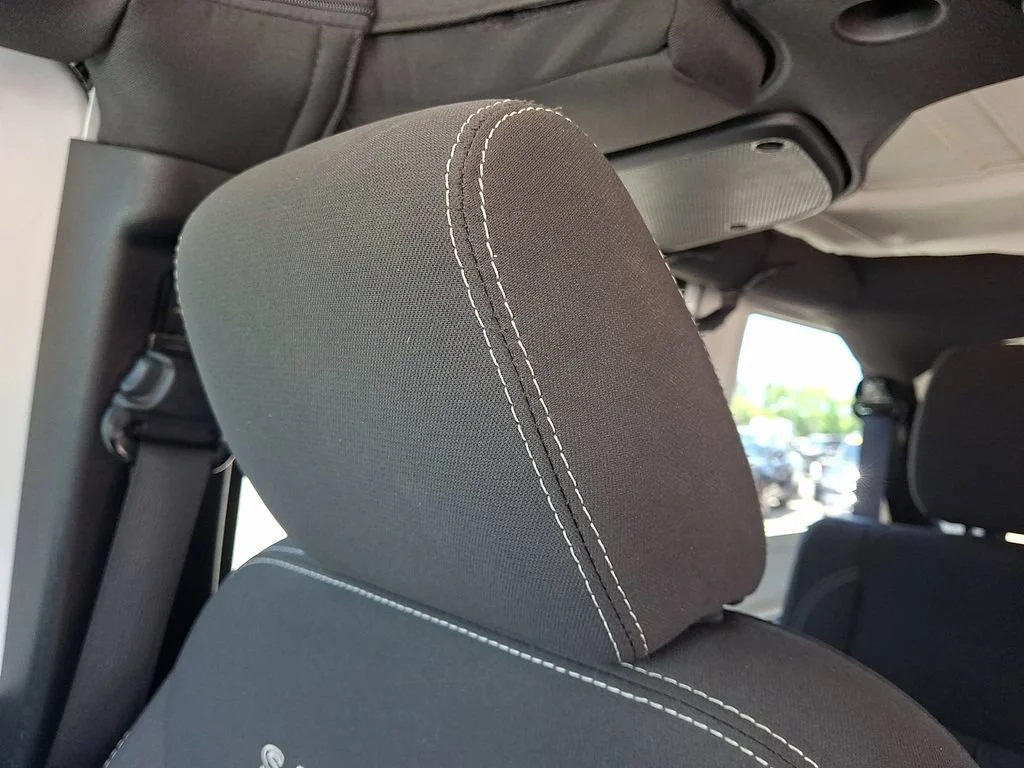 Used 2018 Bright White Clearcoat Jeep Sahara image 18