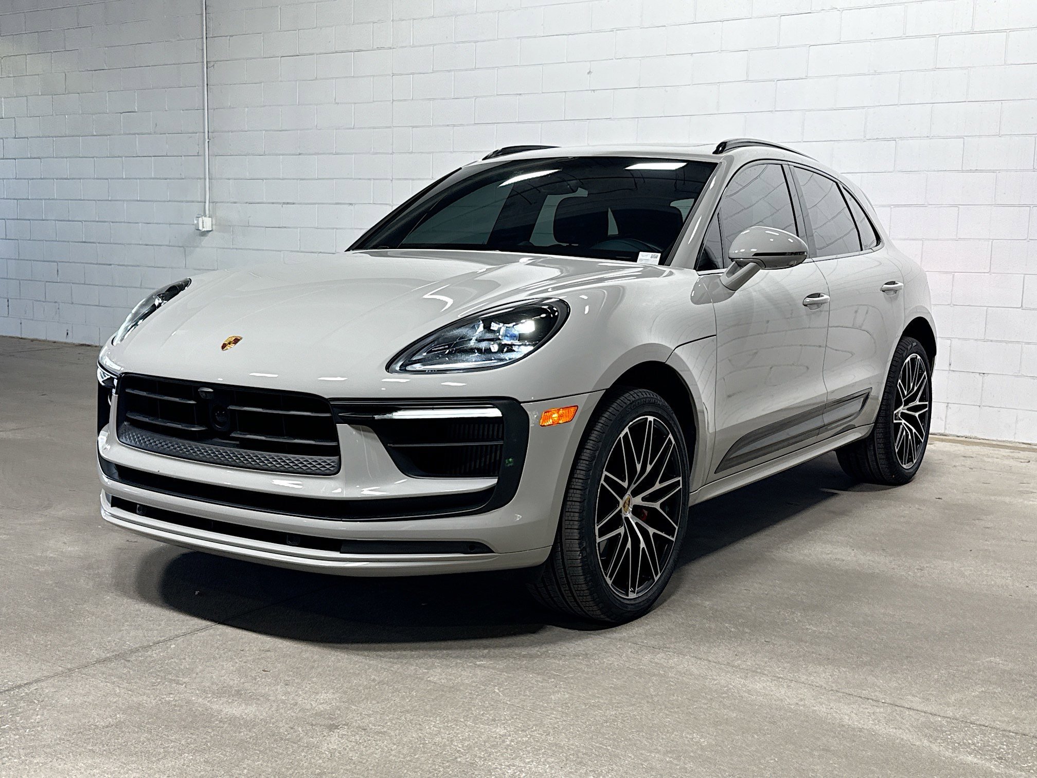 2023 Porsche Macan S's photo